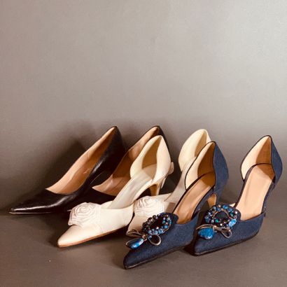
JET SET

Trois paires de chaussures :

-...