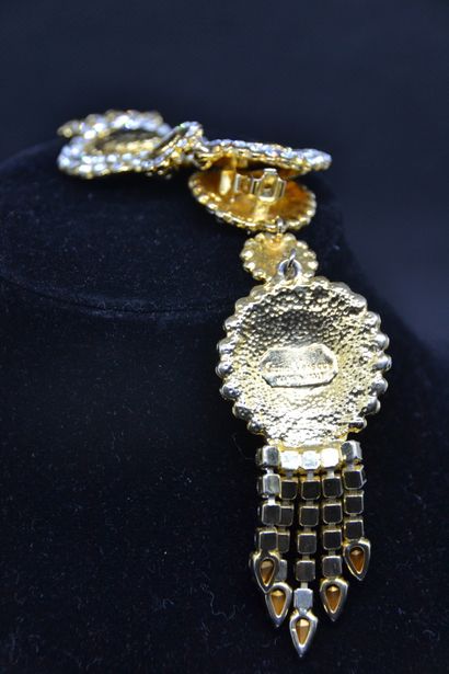 *VERSACE

Paire de clips d'oreilles pendeloques...