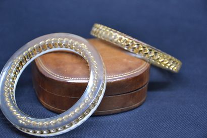 *CHANEL

- Deux bracelets en résine transparente...
