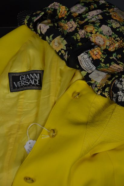 *Lot of clothes including : 

Gianni VERSACE

-...