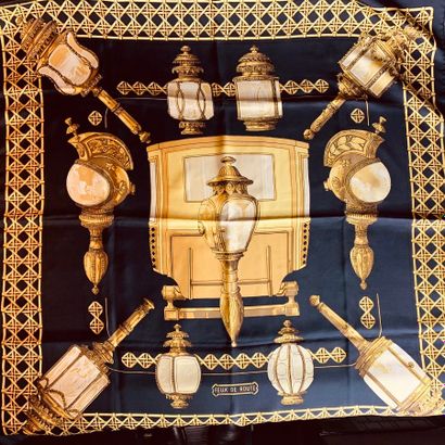 
HERMES Paris

Carré en twill de soie imprimé...