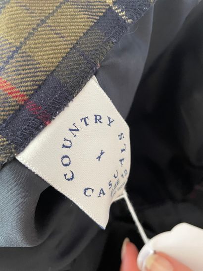 Lot of clothes including :

COUNTRY CASUAL

-...