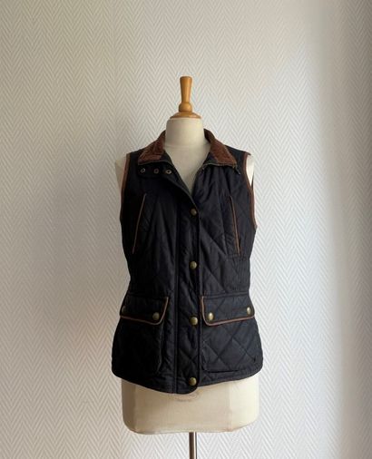 Lot of clothes including :

Ralph LAUREN...