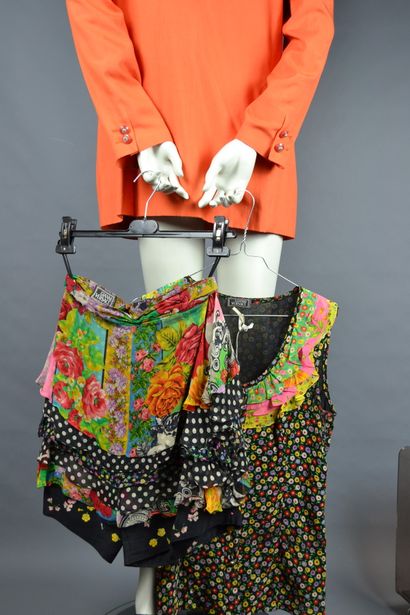 *Lot of clothes including :

VERSUS VERSACE

-...