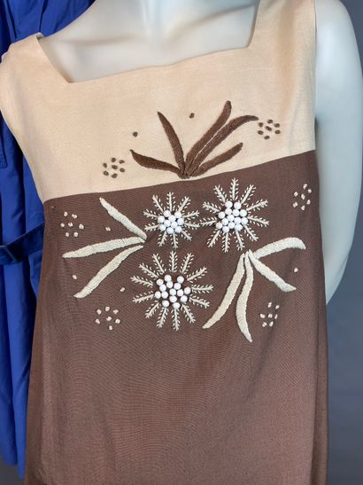 Lot de deux robes dont : 

CELINE

- Robe...