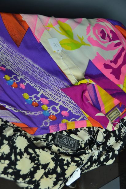 *G.VERSACE

Lot of clothes including : 

-Silk...