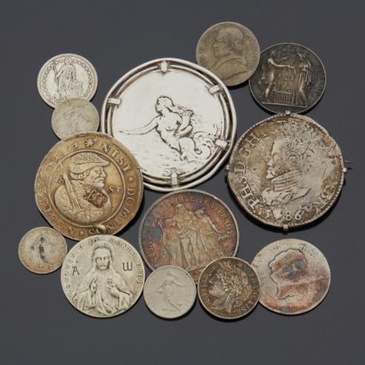 Lot de pièces et médailles en argent diverses...