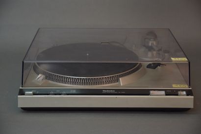 Deux platines TD TECHNICS :

TECHNICS SL-3200,...