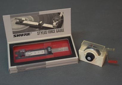 Lot de deux accessoires pour platine TD :

Pèse...