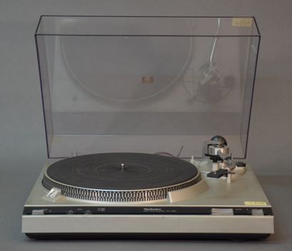 Deux platines TD TECHNICS :

TECHNICS SL-3200,...