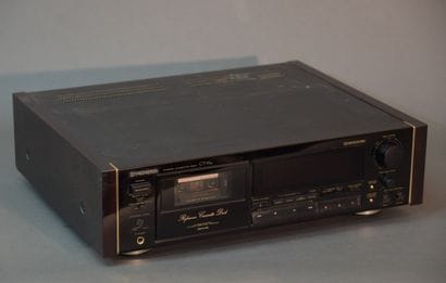 Lot de trois magnétocassettes PIONEER dont :

PIONEER...