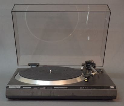 Deux platines TD TECHNICS :

TECHNICS SL-1410...