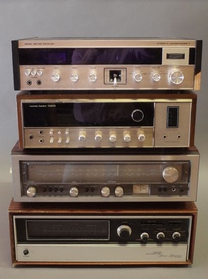 Quatre ampli-tuners dont :

LUXMAN R-1035,...