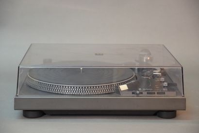 Deux platines TD TECHNICS :

TECHNICS SL-1510...
