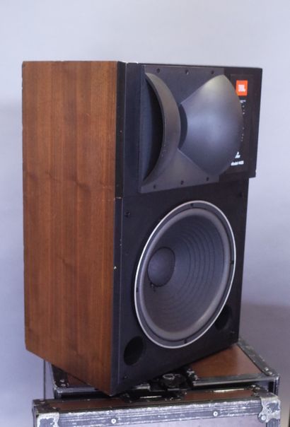 JBL 4425 AVEC FLIGHT CASES

JBL 4425 de monitoring...