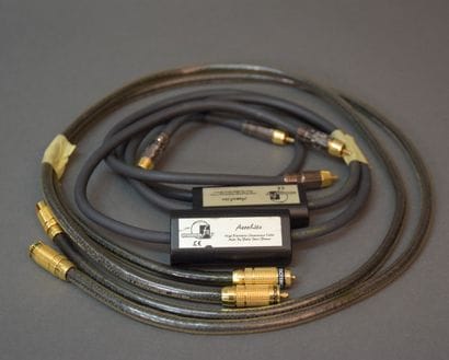 Deux paires de câbles de modulation :

Paire...