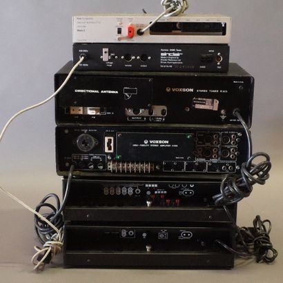 Lot comprenant 6 appareils dont :

Un amplificateur...