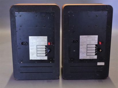 Deux paires d’enceintes de la marqe 3a

Une...