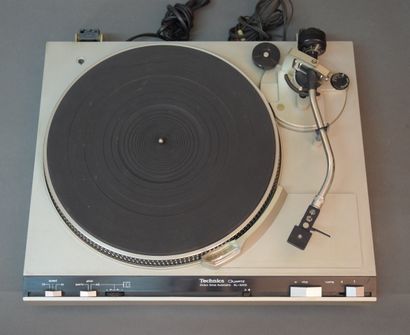 Deux platines TD TECHNICS :

TECHNICS SL-5200,...