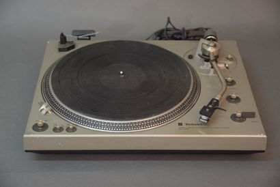 Deux platines TD TECHNICS :

TECHNICS SL-3200,...
