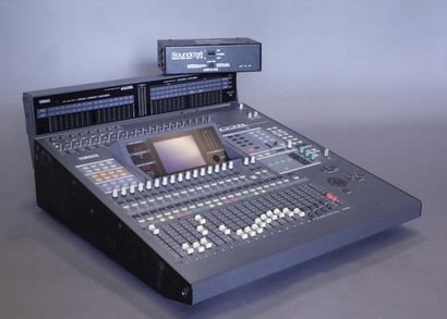 YAMAHA 02R

Console de mixage numérique professionnelle,...