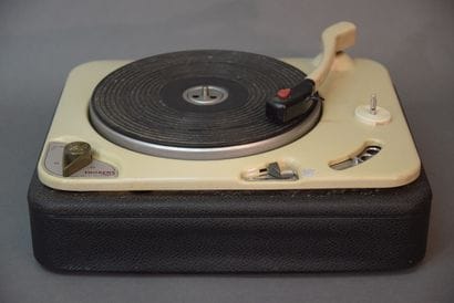 THORENS TD184, réputée platine à  galet Thorens...