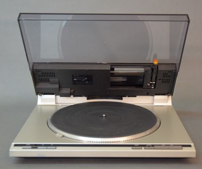 Deux platines TD TECHNICS :

TECHNICS SL-5200,...