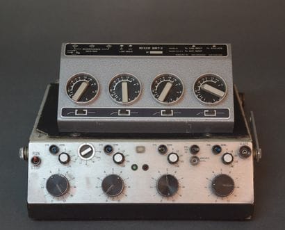 Deux appareils, un NAGRA et un autre sans...