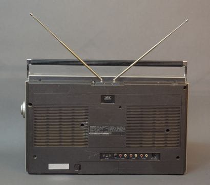 SHARP GF-666H

Radio-cassette stéréo GF-66H,...