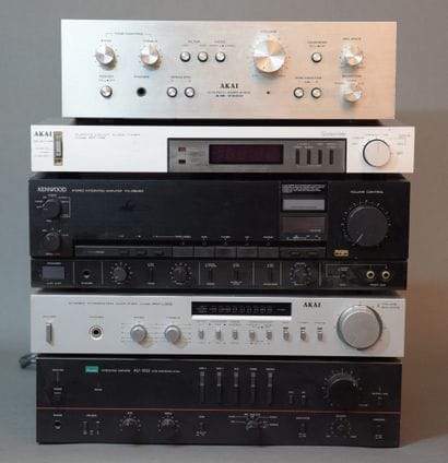 Lot de 4 amplificateurs dont :

AKAI AM-2200,...