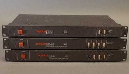TASCAM, trois réducteur de bruit :

1 TASCAM...