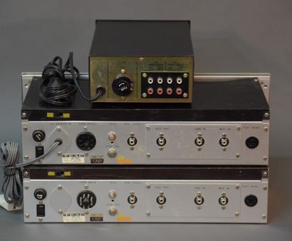 TEAC AR-9D

 Deux préamplis à  lampes Teac...