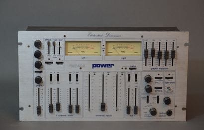 POWER PMP403 table de mixage semi professionnelle...
