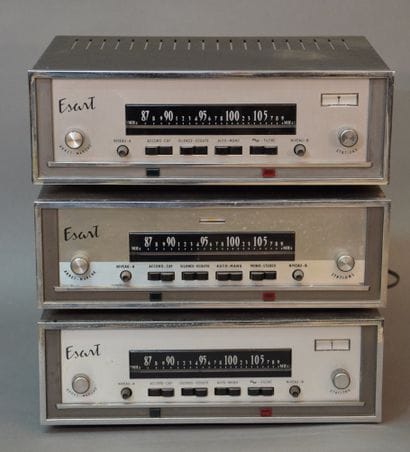Lot de 3 ampli-tuners à lampes ESART des...