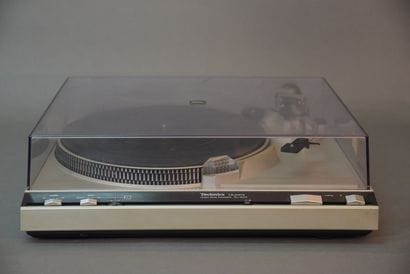 Deux platines TD TECHNICS :

TECHNICS SL-5200,...