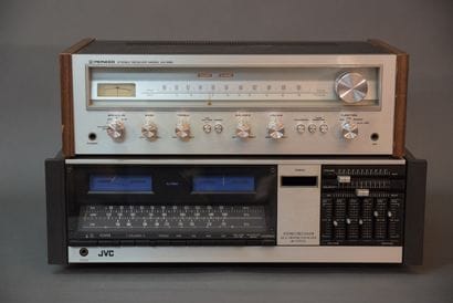 Deux ampli-tuners JVC et Pioneer :

JVC JR-S200L,...