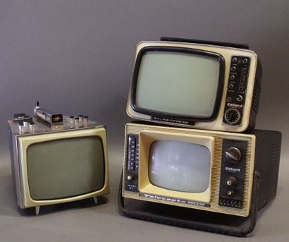 Trois téléviseurs portable, dont :

CELARD...