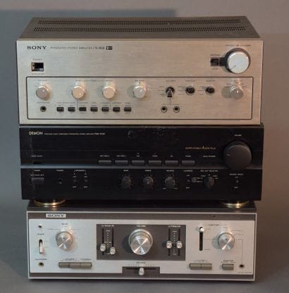 Lot de 2 ampli-préamplis comprenant :

DENON...