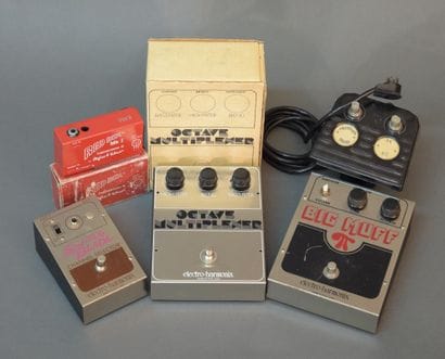 
5 pédales ou connecteur dont : ELECTRO-HARMONIX...