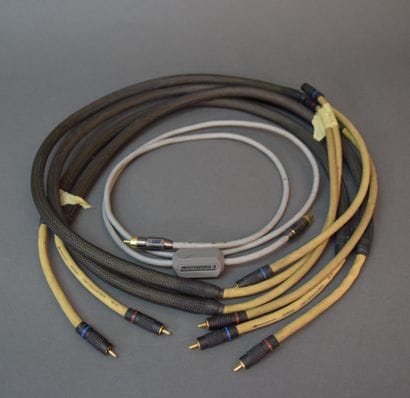 MIT TERMINATOR cordons RCA

1 paire de cordons...