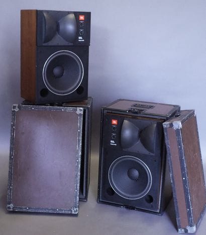 JBL 4425 AVEC FLIGHT CASES

JBL 4425 de monitoring...