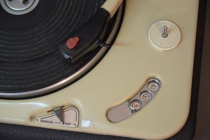 THORENS TD184, réputée platine à  galet Thorens...
