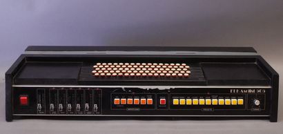 Trois instruments à clavier dont :

ELKA...