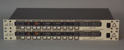 JUNGER D01, 

Deux processeurs de compression/décompression...