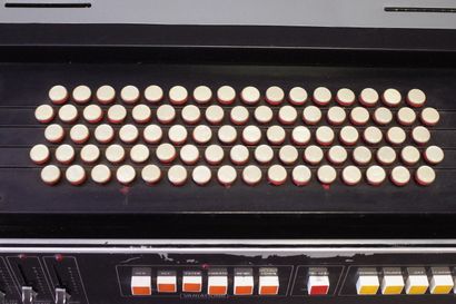 Trois instruments à clavier dont :

ELKA...