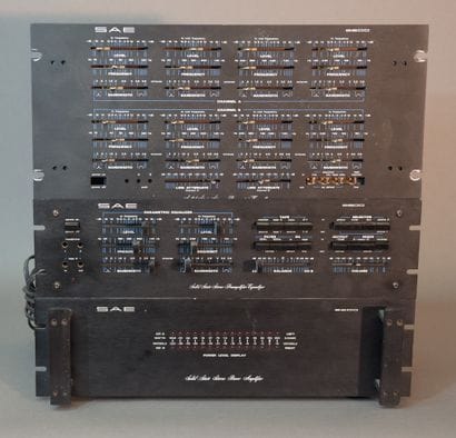 Ensemble SAE comprenant un ampli 2200, 2...