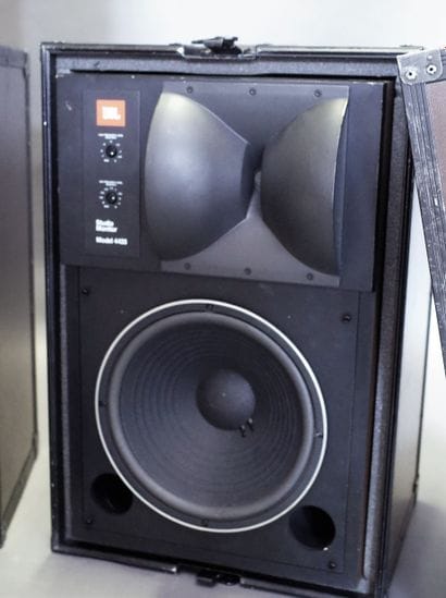 JBL 4425 AVEC FLIGHT CASES

JBL 4425 de monitoring...