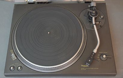 Deux platines TD TECHNICS :

TECHNICS SL-1510...