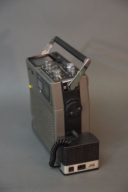 Deux radios combiné TV :

JVC 3050EU, combiné...