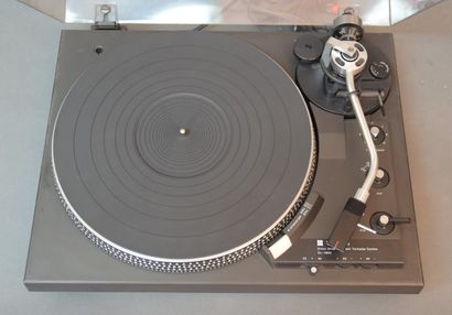 Deux platines TD TECHNICS :

TECHNICS SL-1510...